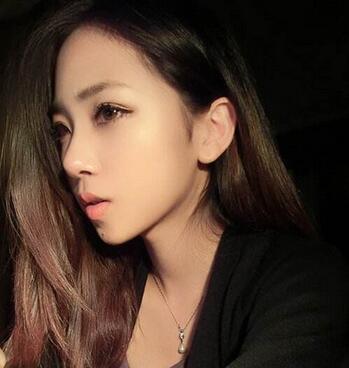 女生迷人中长发发型